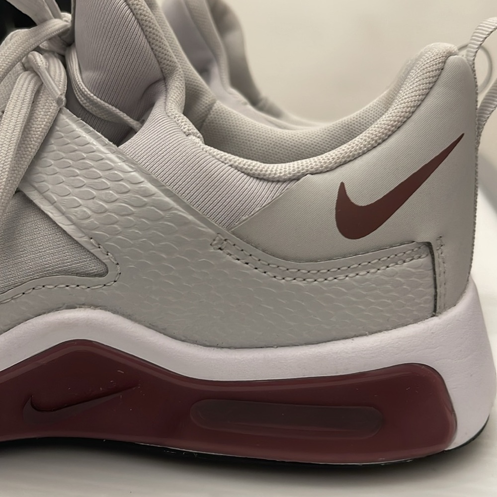 NIKE AIR MAX BELLA 5 TRAINING SNEAKERS WOMENS SIZE 8.5 - Picture 4 of 16